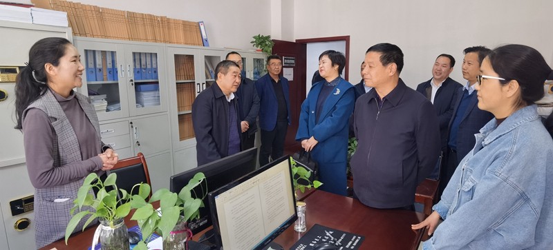 李逢春副市長在市龍江集團公司調(diào)研指導工作